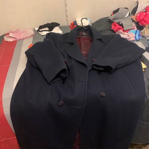 Coats, Sneakers and Boots - Picture 4 of 5